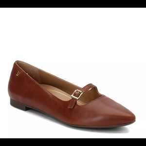 NIB Vionic Delilah leather flat